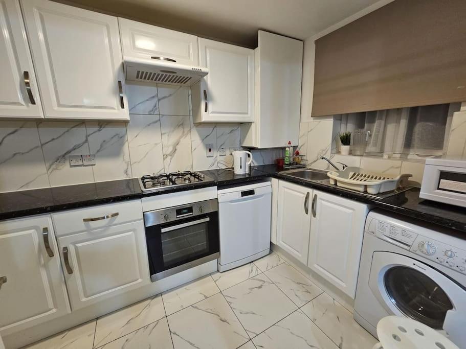 דירות לונדון Lovely Flat Close To Shepherd'S Bush מראה חיצוני תמונה